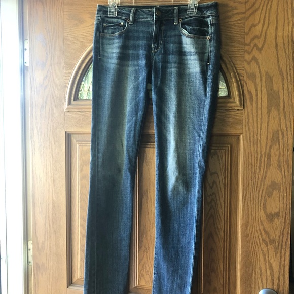 American Eagle Outfitters Denim - American Eagle SZ 4 Long Stretch Skinny Medium Wash Jeans. Great Condition!